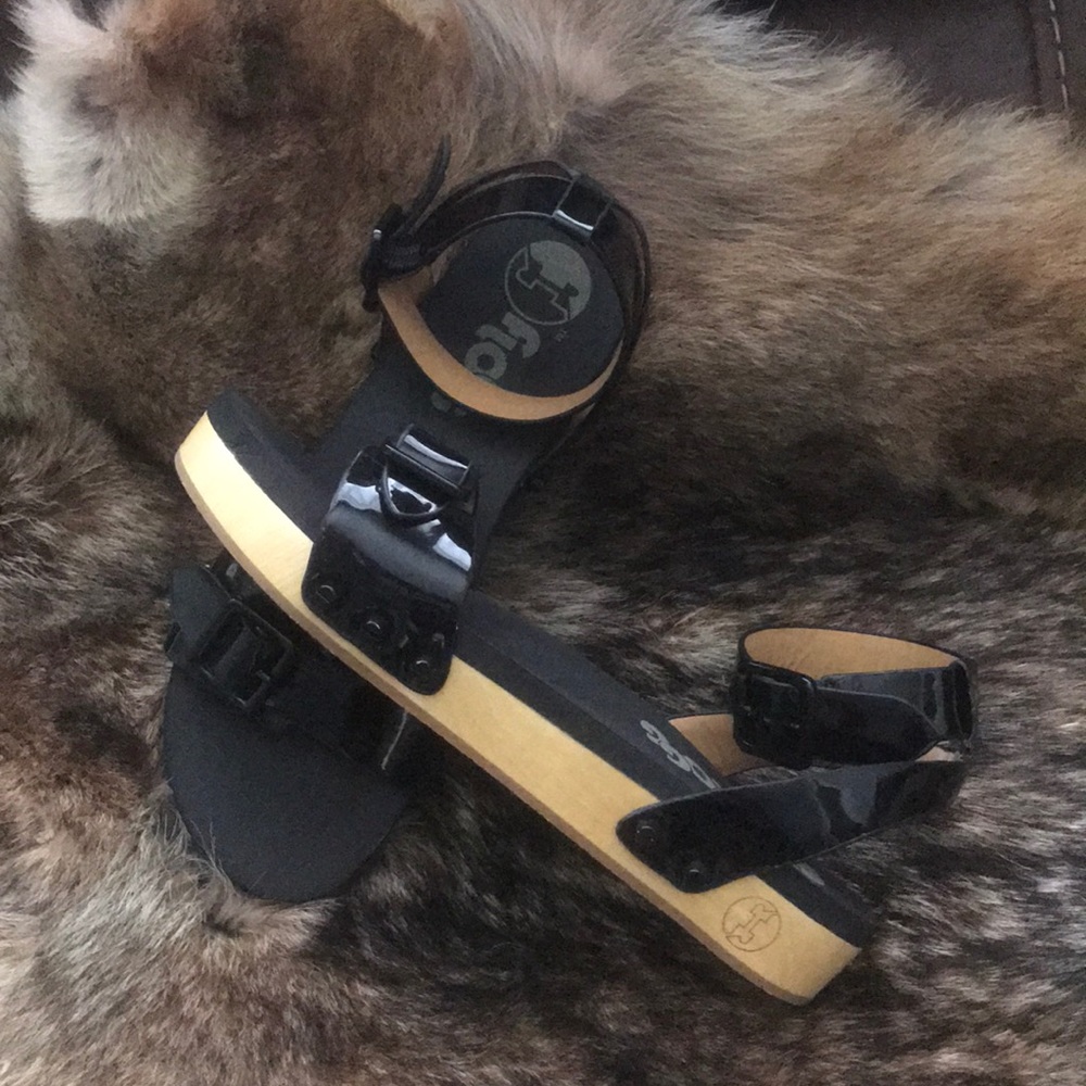 Flogg platform sandal